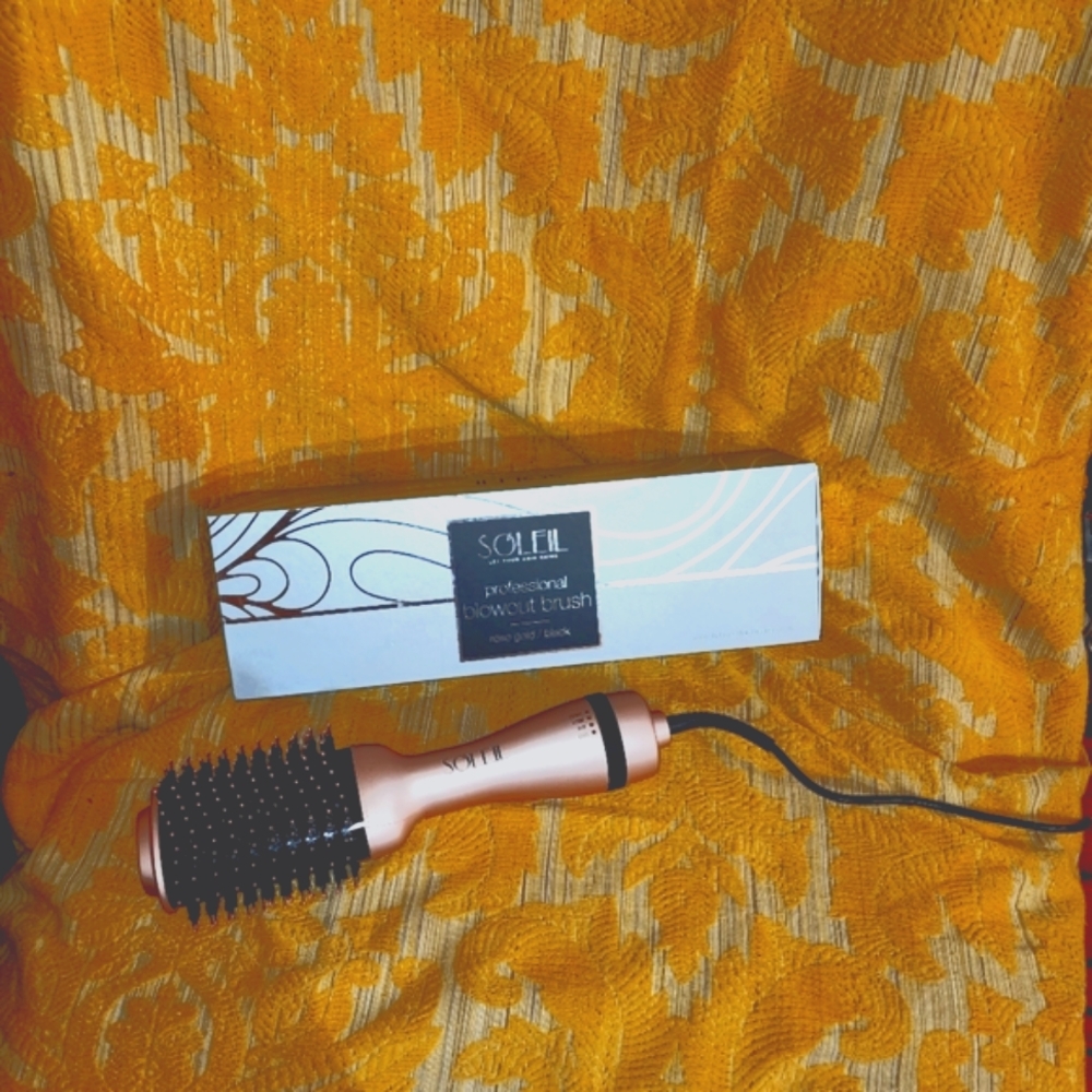 🖤Soleil🖤 professional blowout brush